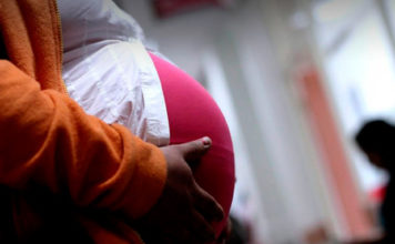 La mortalidad materna bajó 15% y es la menor en 10 años