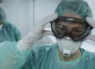 Trabajadoras sanitarias: Trabajo sin descanso en hospitales y en el hogar.