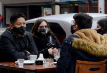 Como un capricho de la psicología humana ayuda a propagar el coronavirus