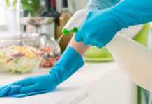 El COVID-19 rara vez se propaga a través de superficies: ¿por qué seguimos desinfectando?
