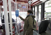 No respires el aire de otro: cómo esquivar el coronavirus en interiores