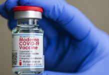 Vacuna de Moderna «altamente efectiva» en adolescentes contra COVID-19