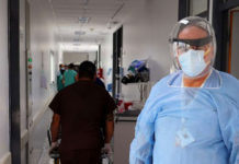 Estrés, miedo y secuelas físicas: el alivio de la pandemia no llega para médicos y enfermeros