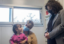 Vizzotti lanzó la campaña de vacunación pediátrica contra la COVID-19 desde los seis meses de edad en el Hospital Garrahan